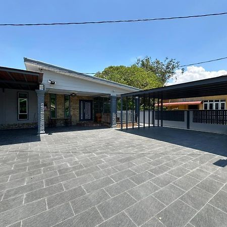 Rayyan Ashraf Homestay Kota Bharu Buitenkant foto