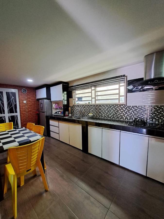 Rayyan Ashraf Homestay Kota Bharu Buitenkant foto