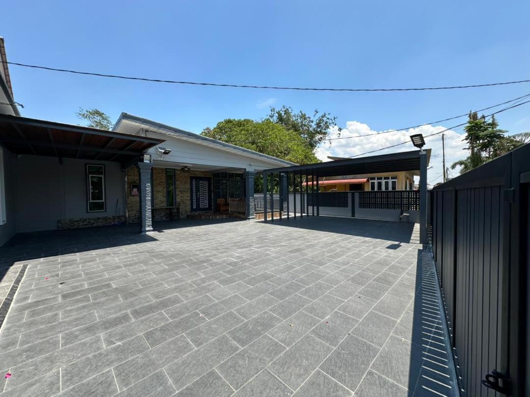 Rayyan Ashraf Homestay Kota Bharu Buitenkant foto