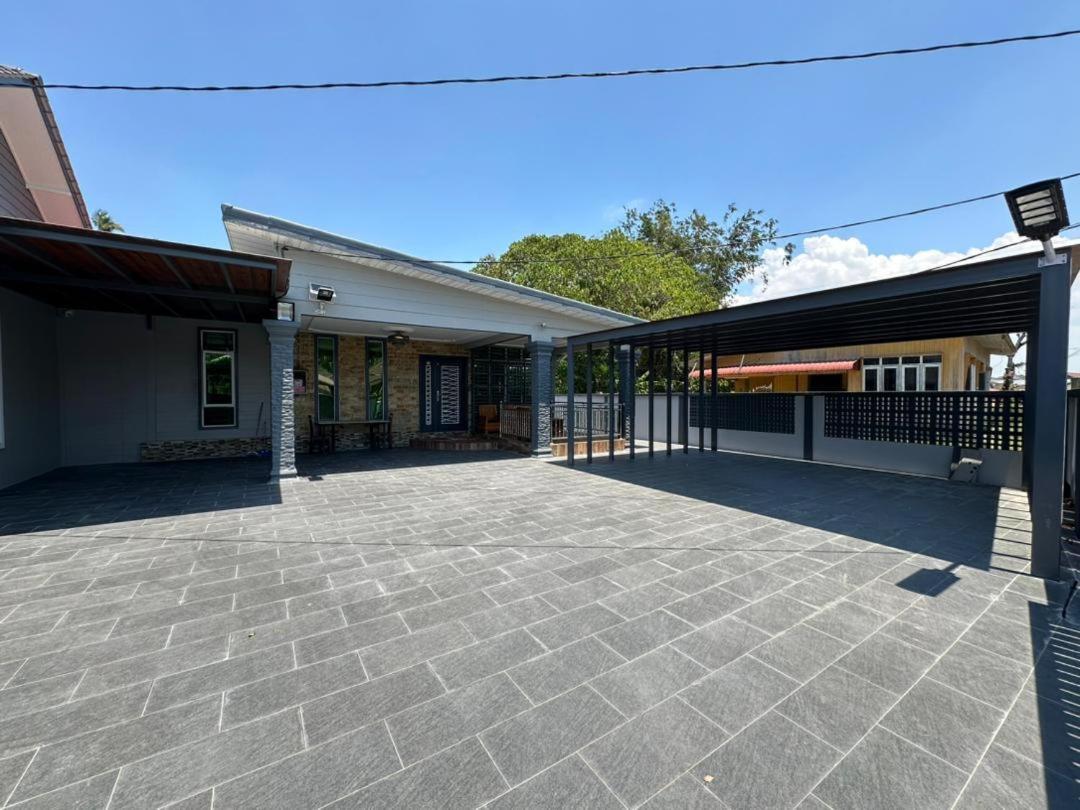 Rayyan Ashraf Homestay Kota Bharu Buitenkant foto