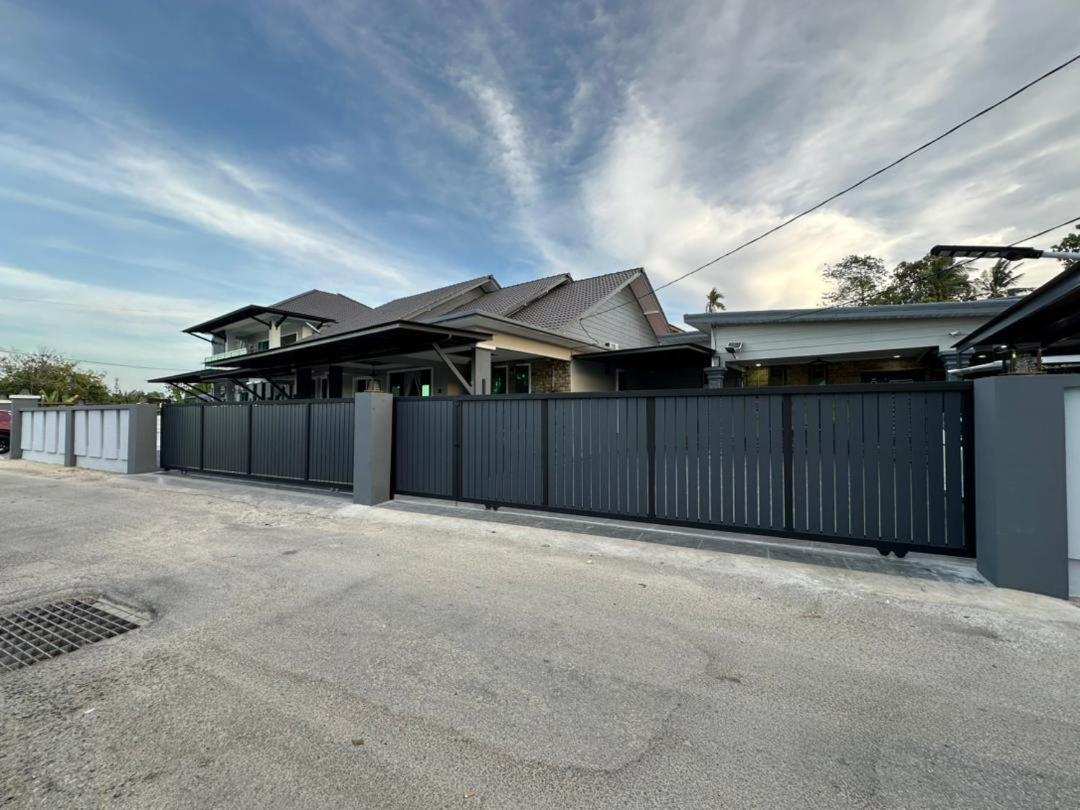 Rayyan Ashraf Homestay Kota Bharu Buitenkant foto